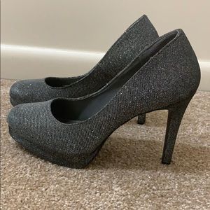 4” high heels. black/silver metallic